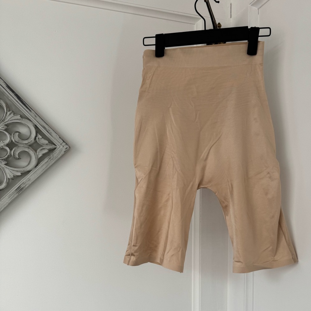 🏷️NWT- HeyShape - Shorts